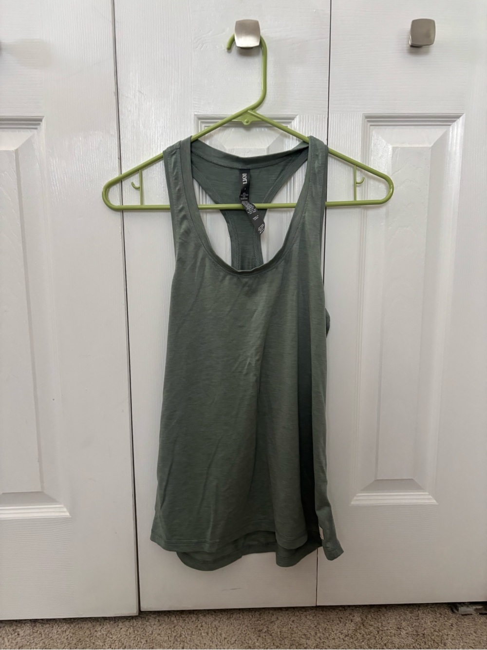 Vuori Women’s Luxe Performance Tank - Sage Green